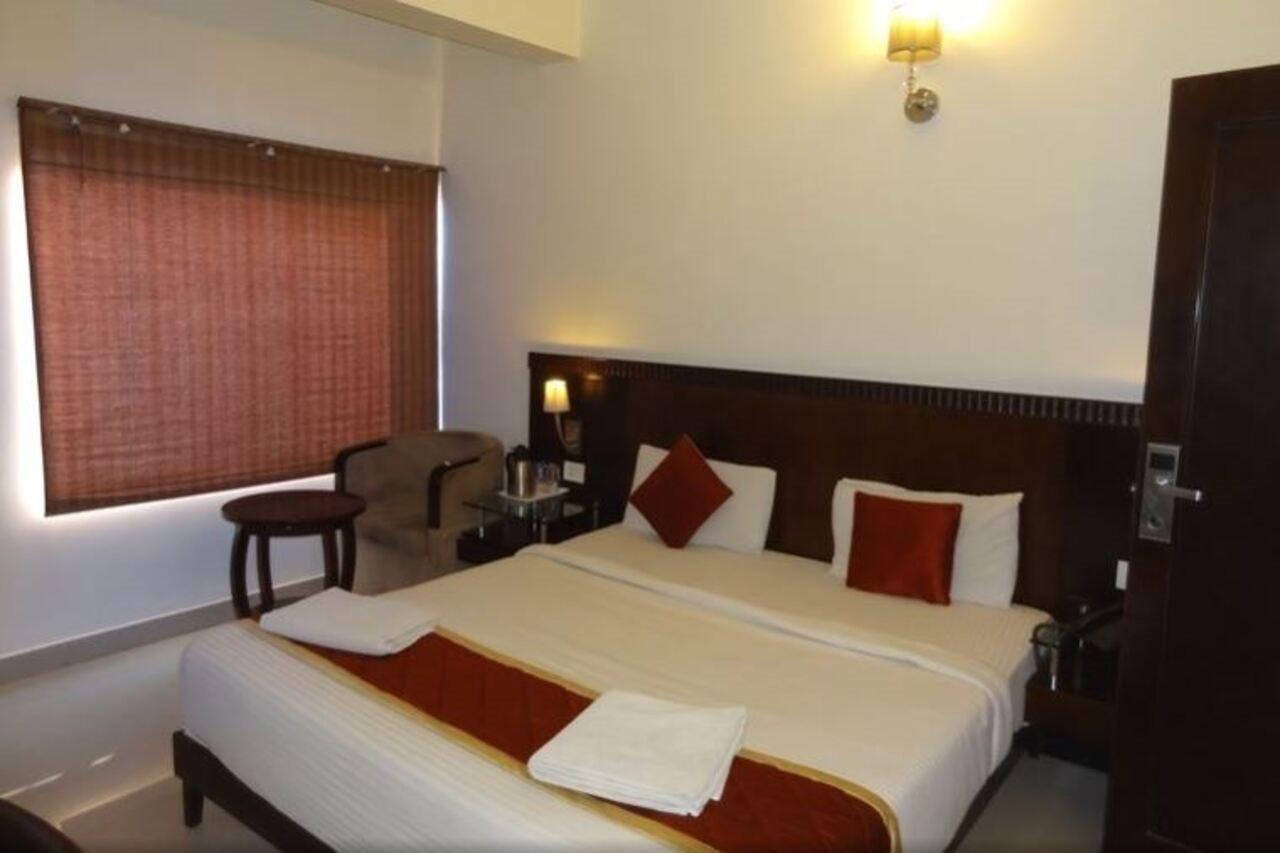 Hotel Amshi International Бангалор Екстериор снимка