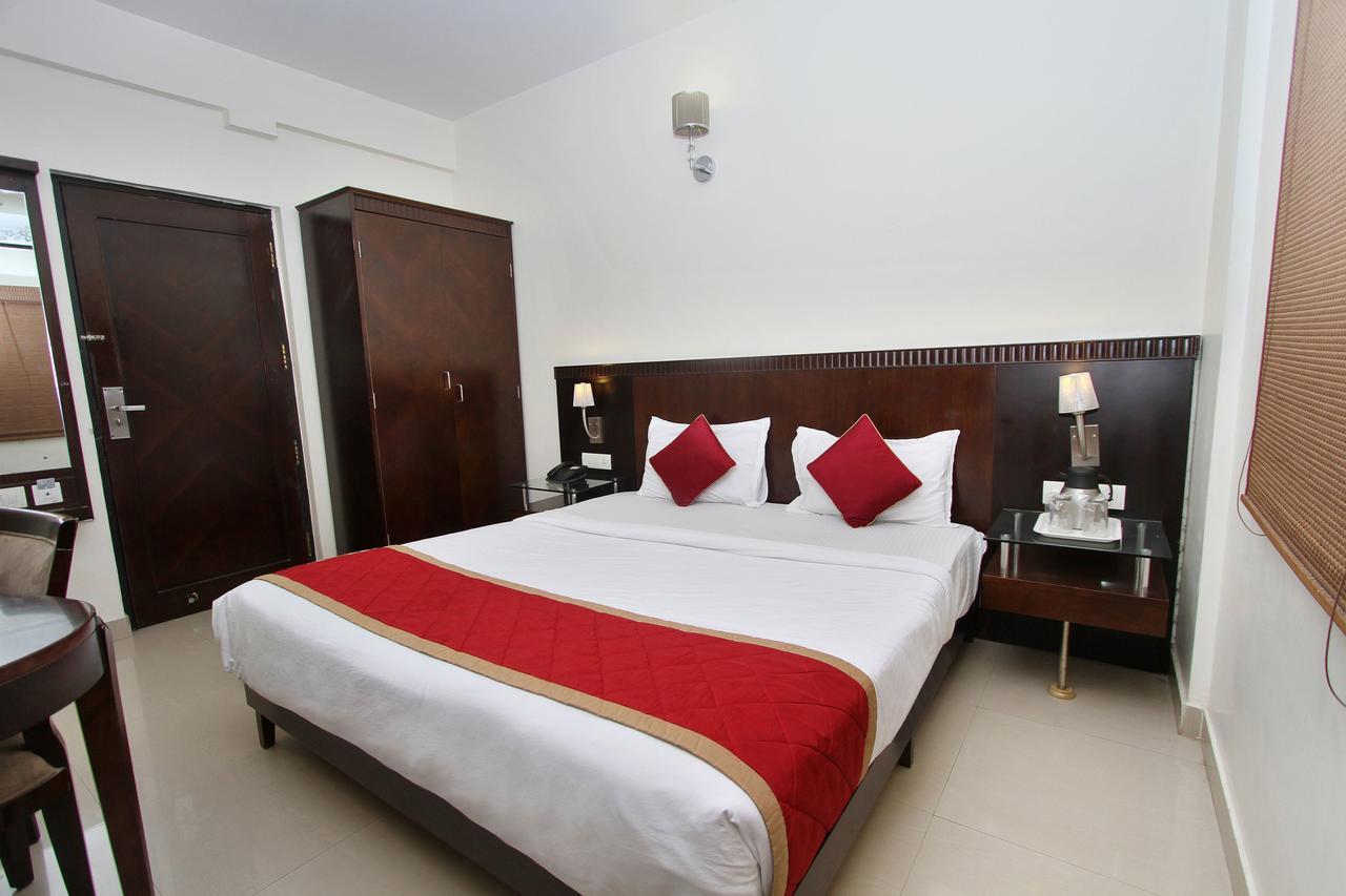 Hotel Amshi International Бангалор Екстериор снимка