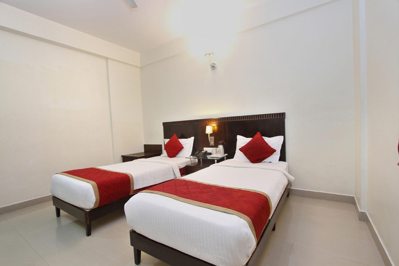 Hotel Amshi International Бангалор Екстериор снимка
