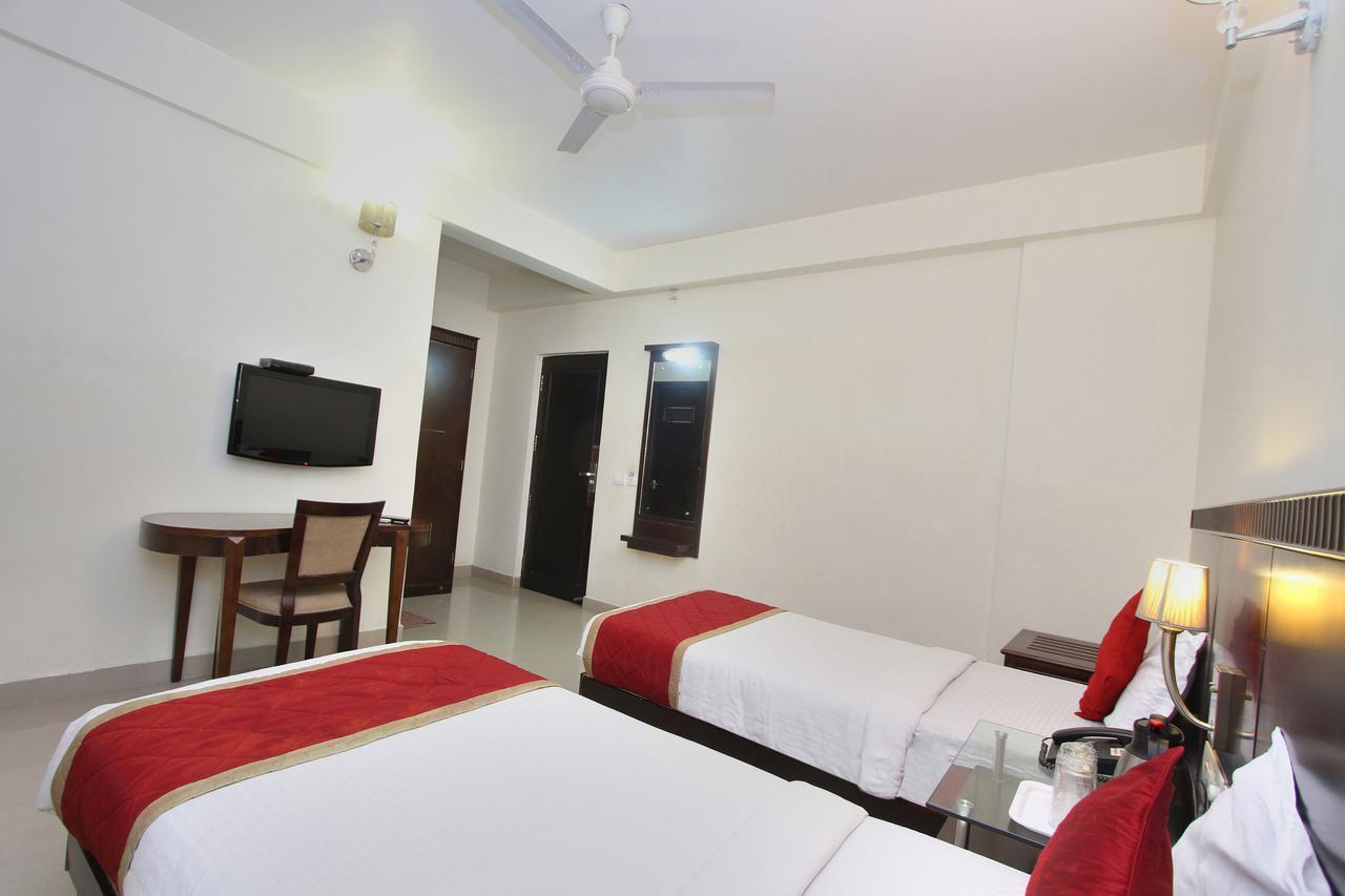 Hotel Amshi International Бангалор Екстериор снимка